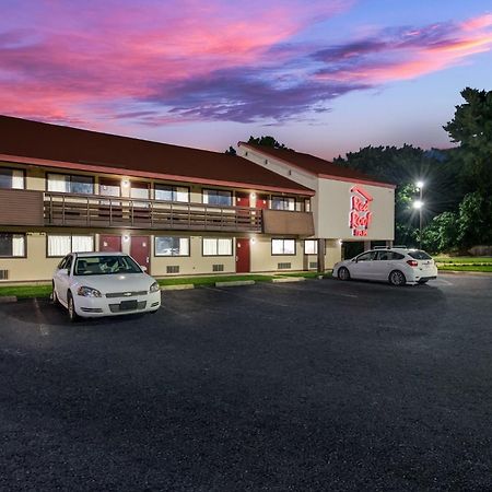 Red Roof Inn Hickory Bagian luar foto