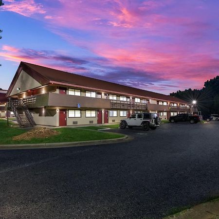 Red Roof Inn Hickory Bagian luar foto