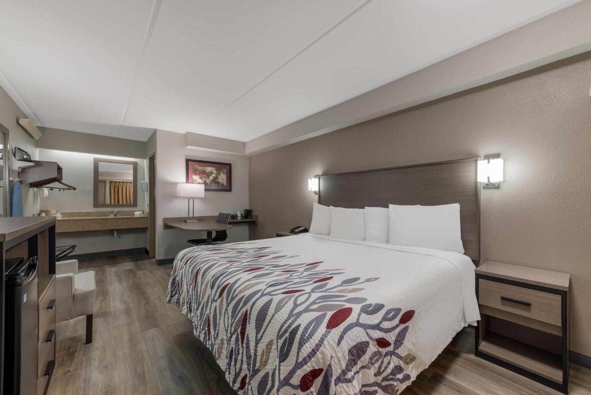 Red Roof Inn Hickory Bagian luar foto