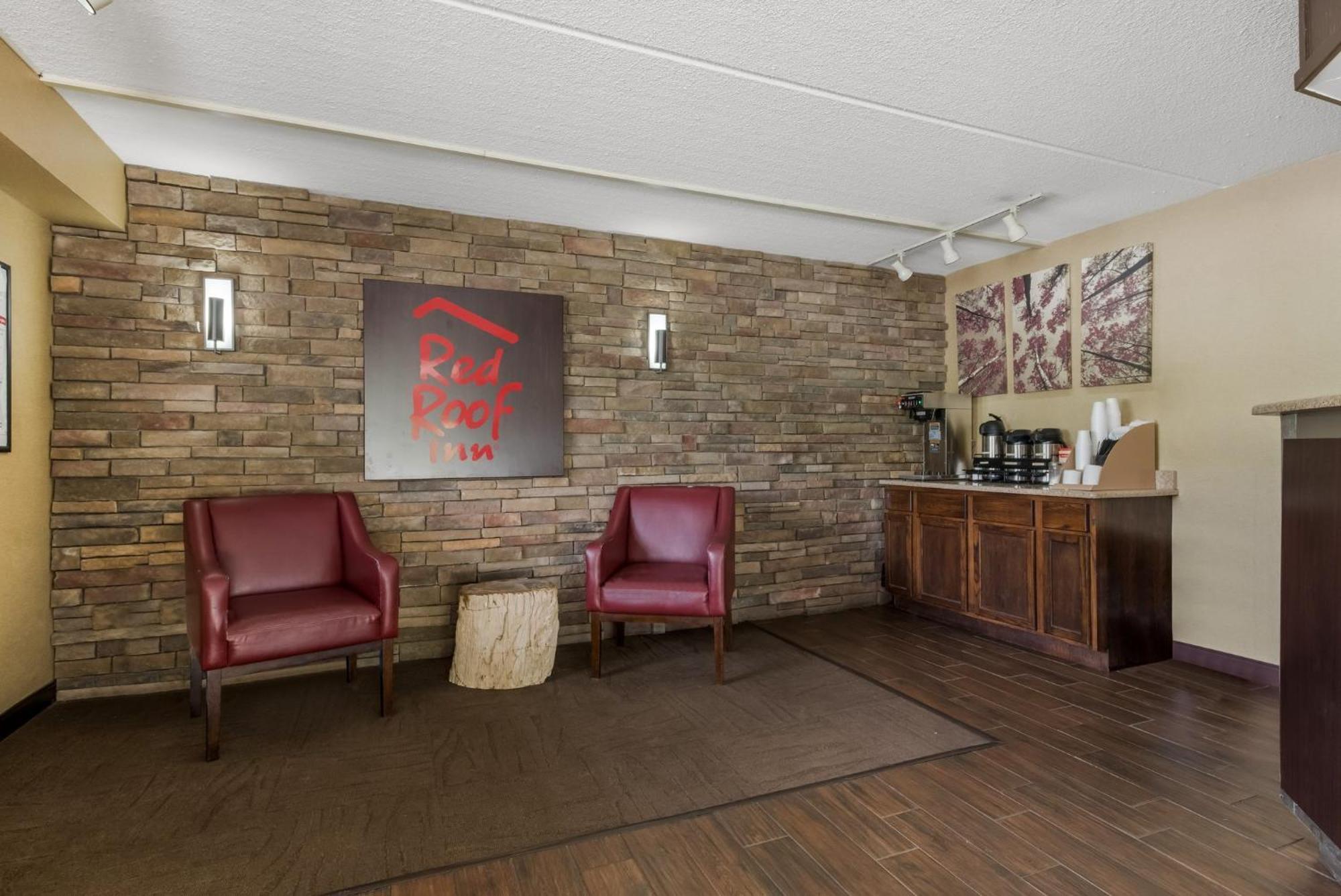 Red Roof Inn Hickory Bagian luar foto
