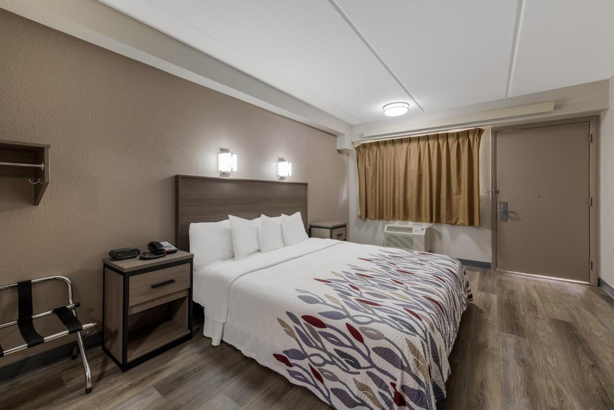 Red Roof Inn Hickory Bagian luar foto