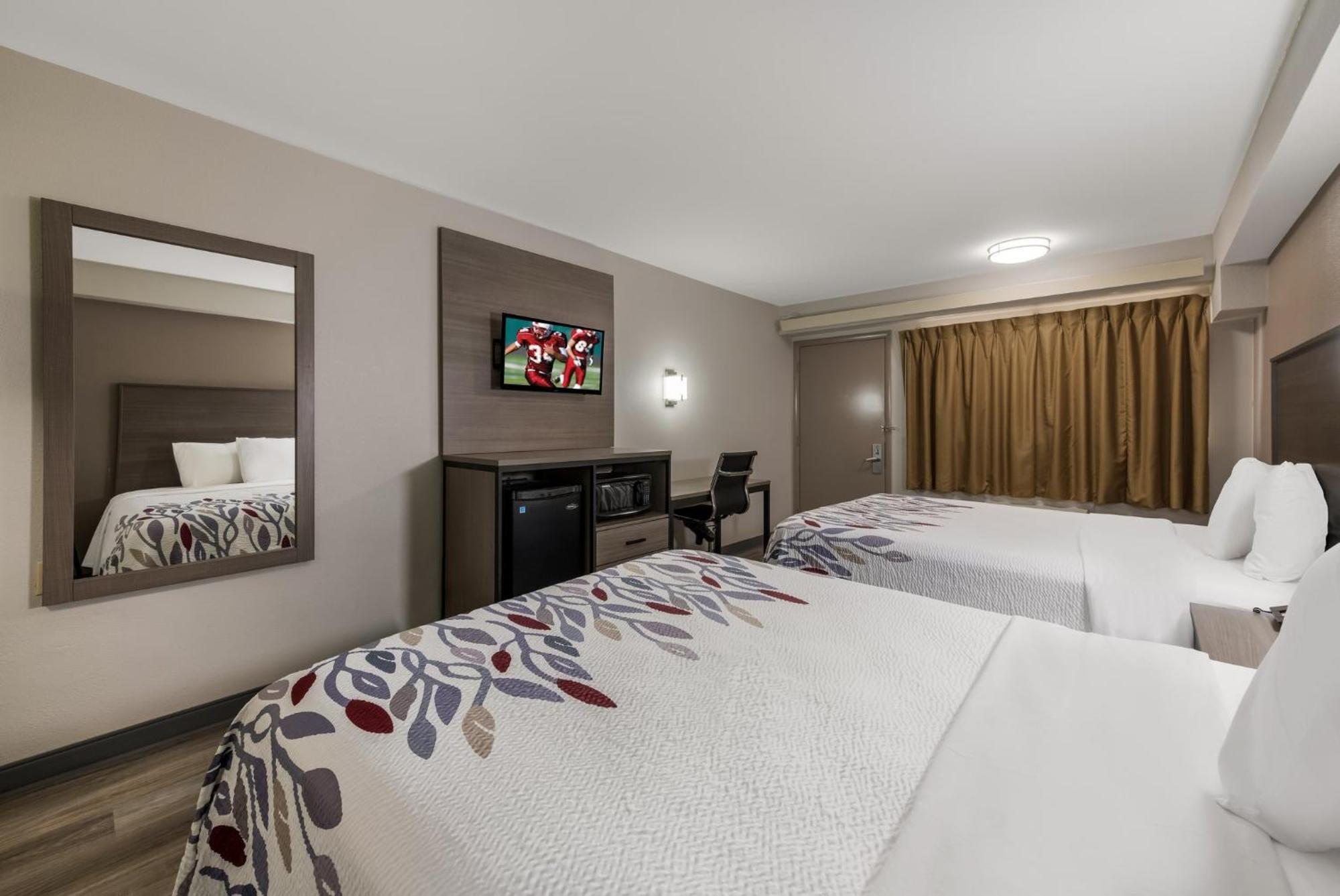 Red Roof Inn Hickory Bagian luar foto