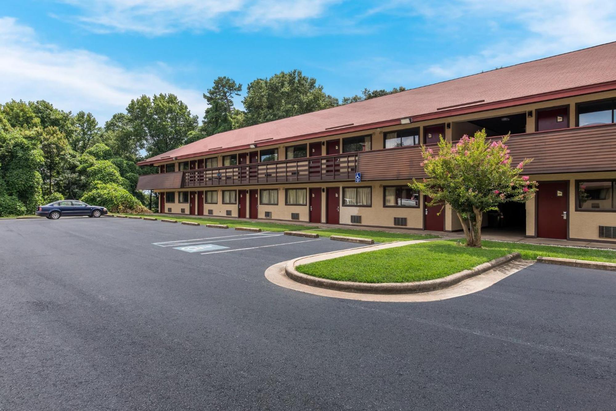 Red Roof Inn Hickory Bagian luar foto