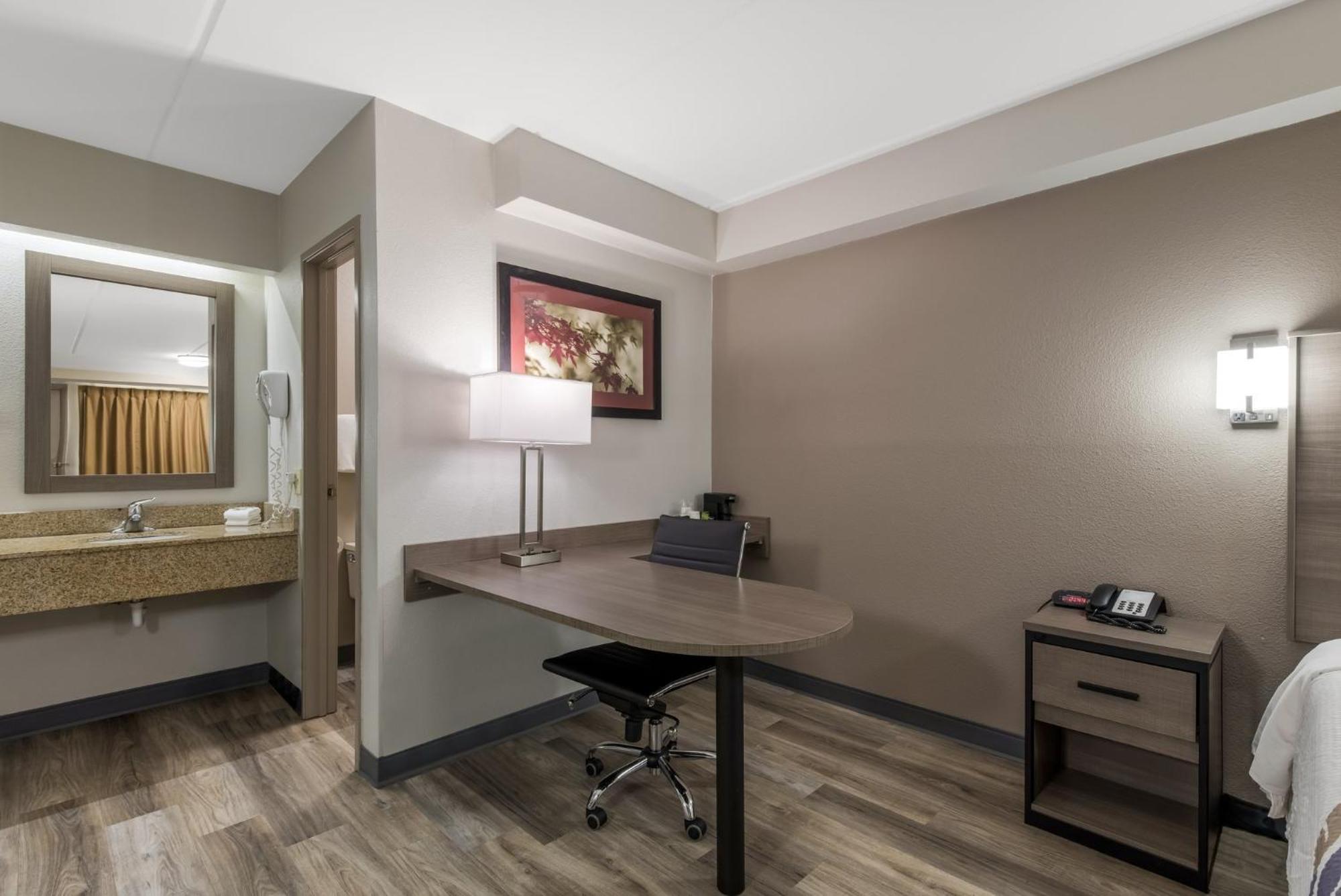 Red Roof Inn Hickory Bagian luar foto