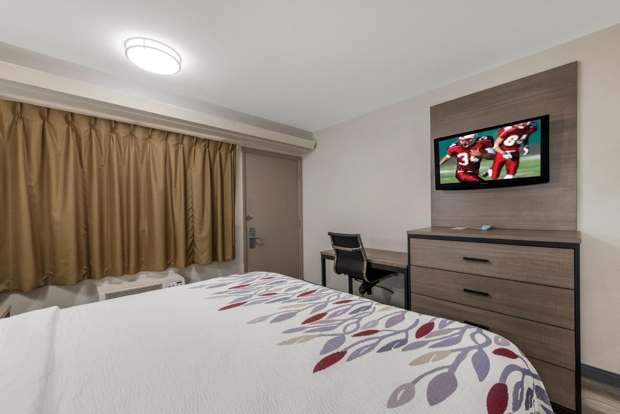 Red Roof Inn Hickory Bagian luar foto