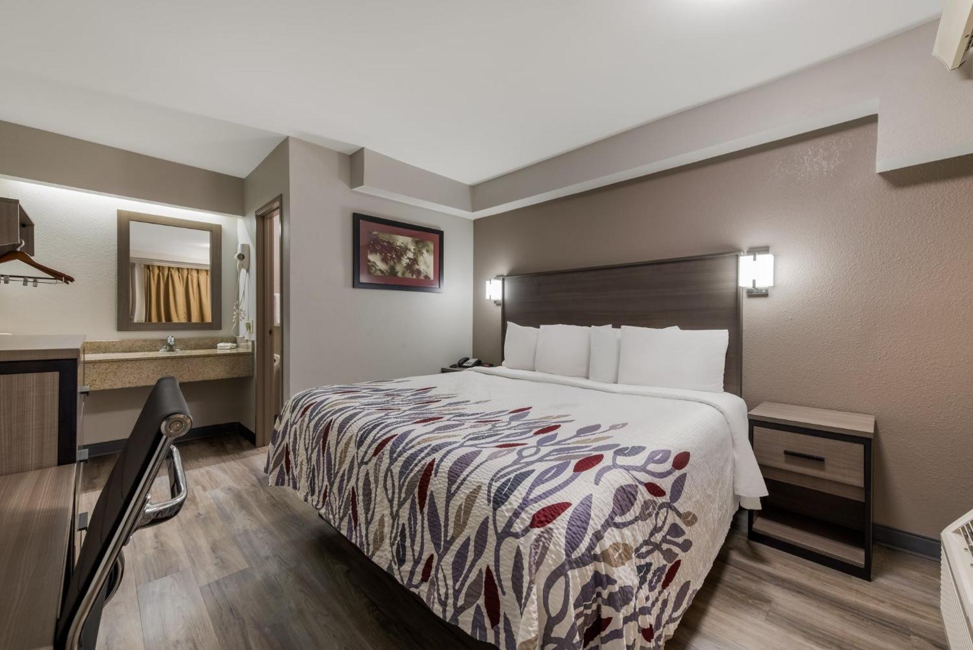 Red Roof Inn Hickory Bagian luar foto