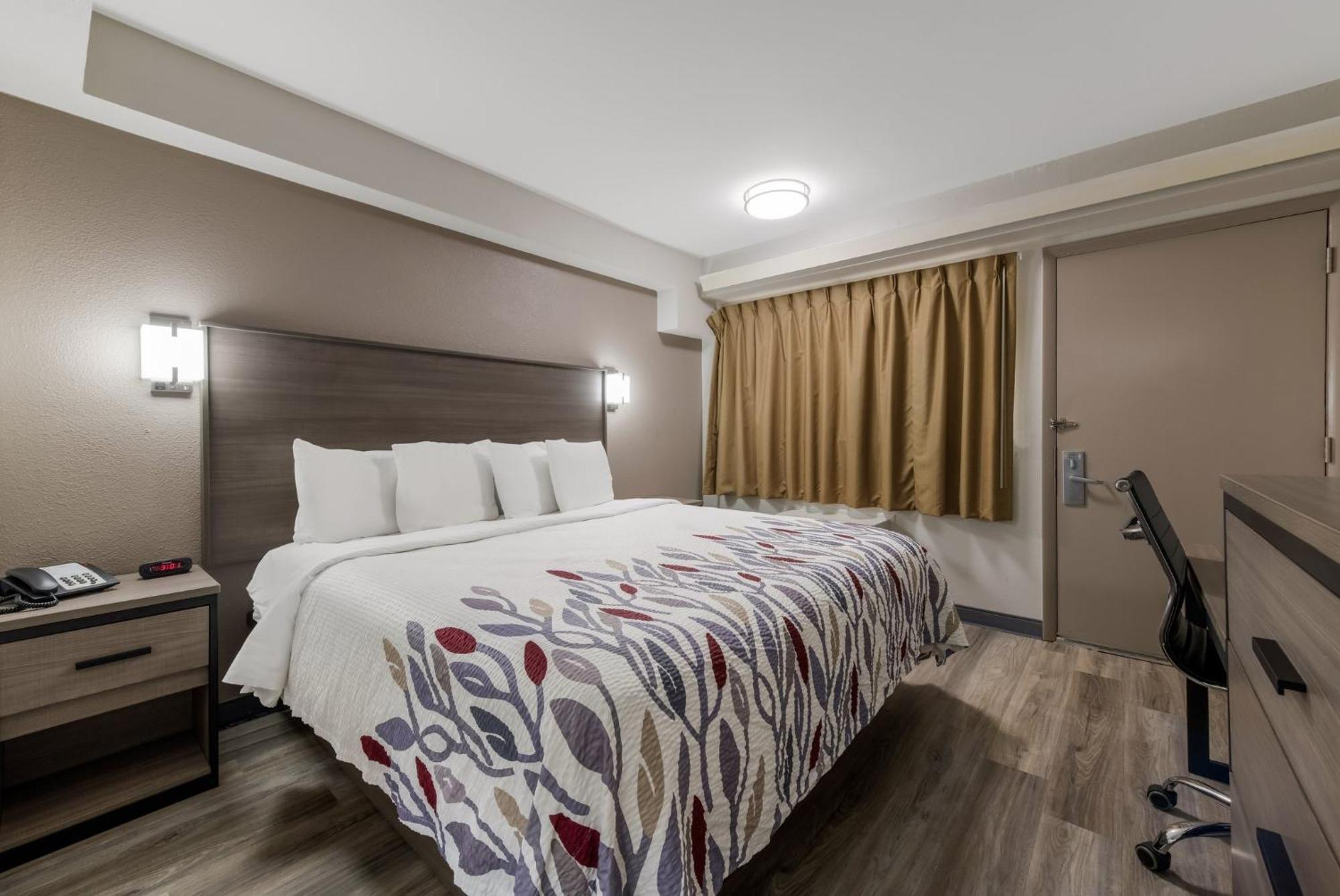 Red Roof Inn Hickory Bagian luar foto