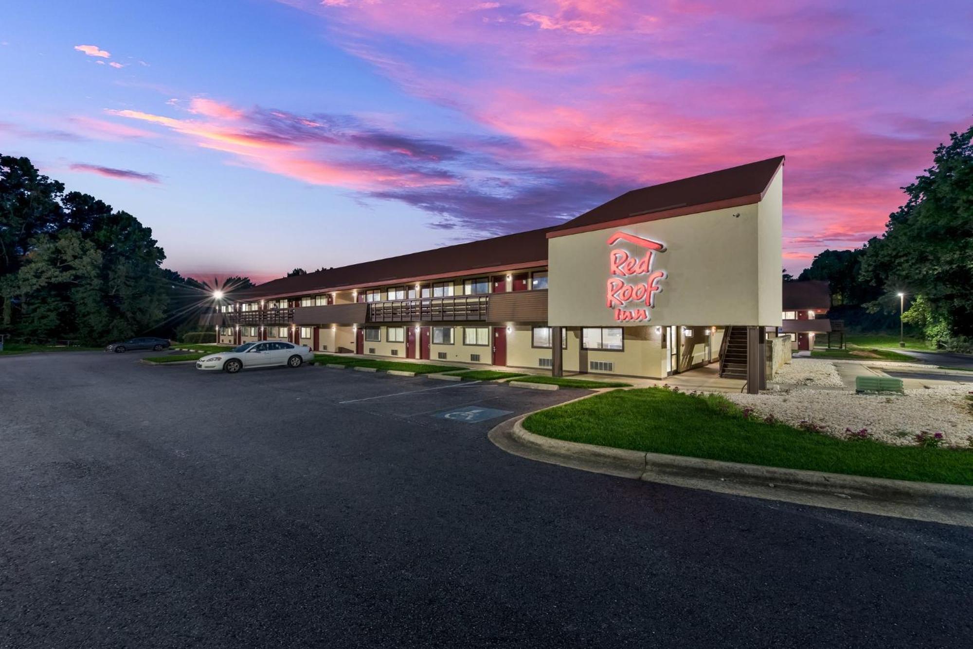 Red Roof Inn Hickory Bagian luar foto