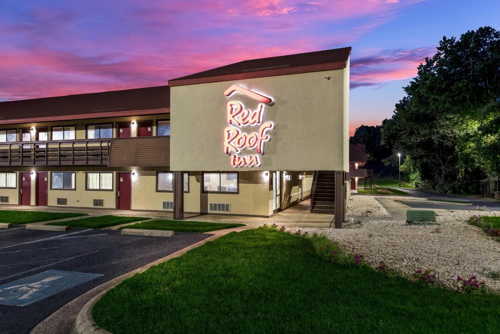 Red Roof Inn Hickory Bagian luar foto