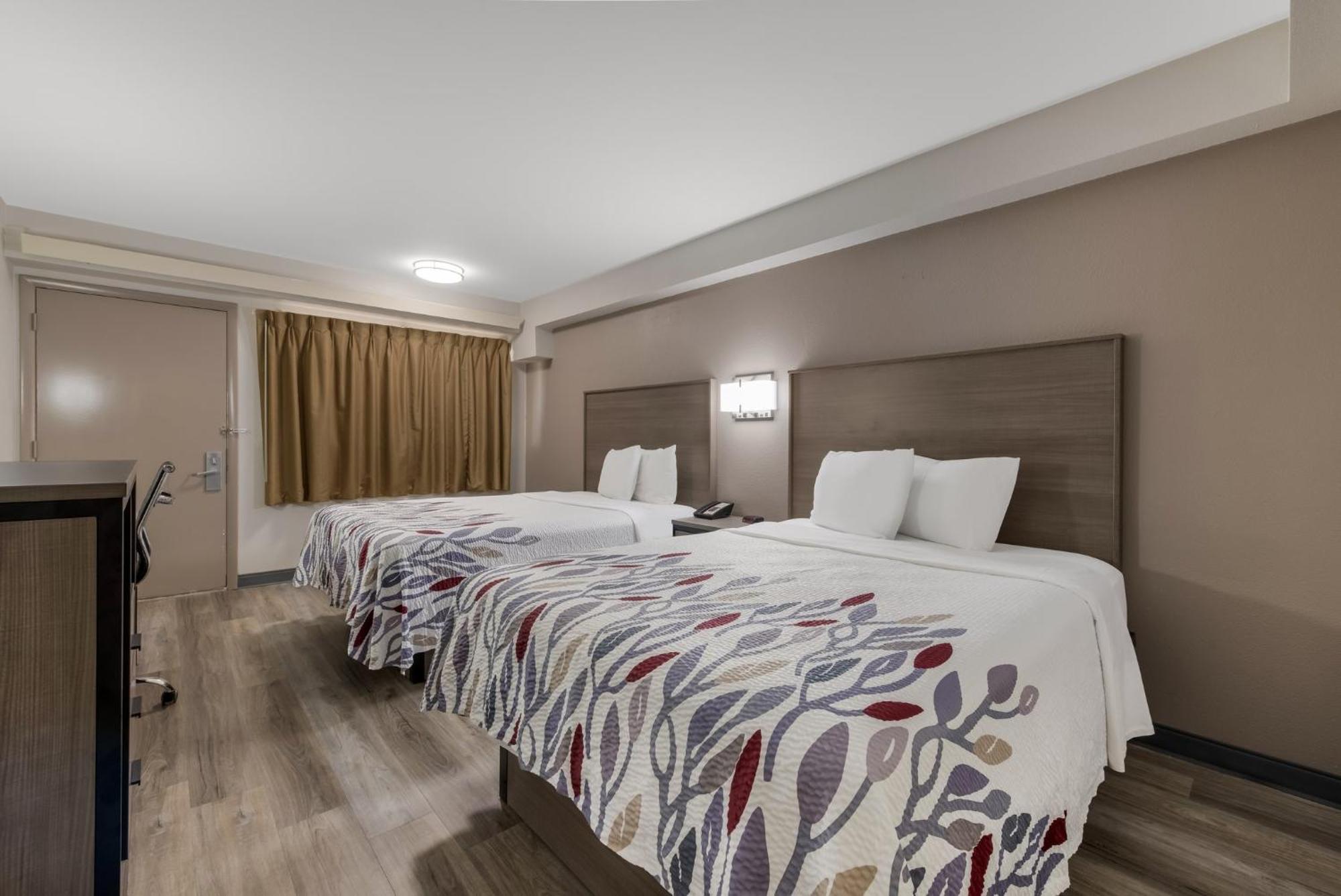 Red Roof Inn Hickory Bagian luar foto
