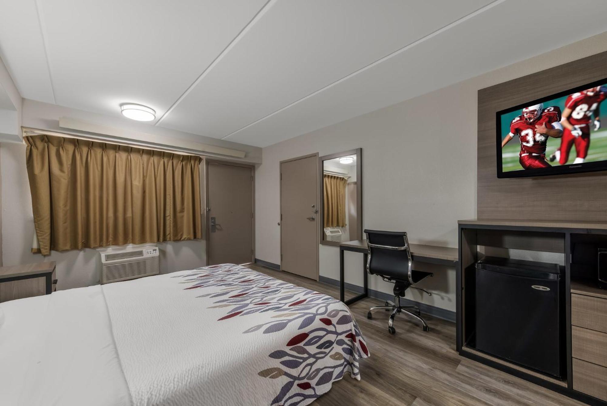 Red Roof Inn Hickory Bagian luar foto