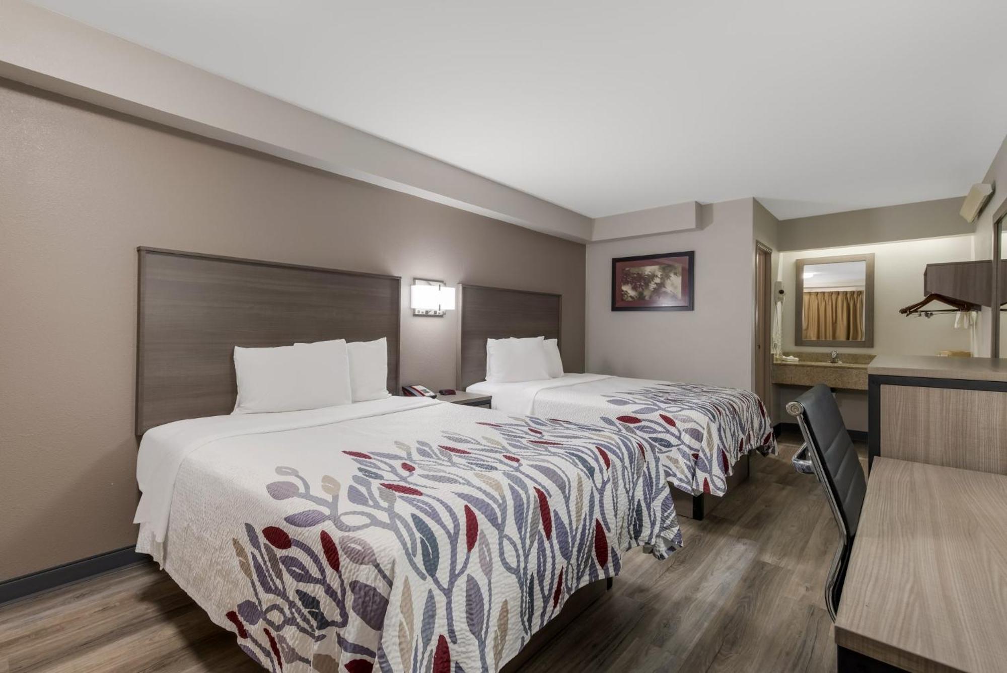 Red Roof Inn Hickory Bagian luar foto