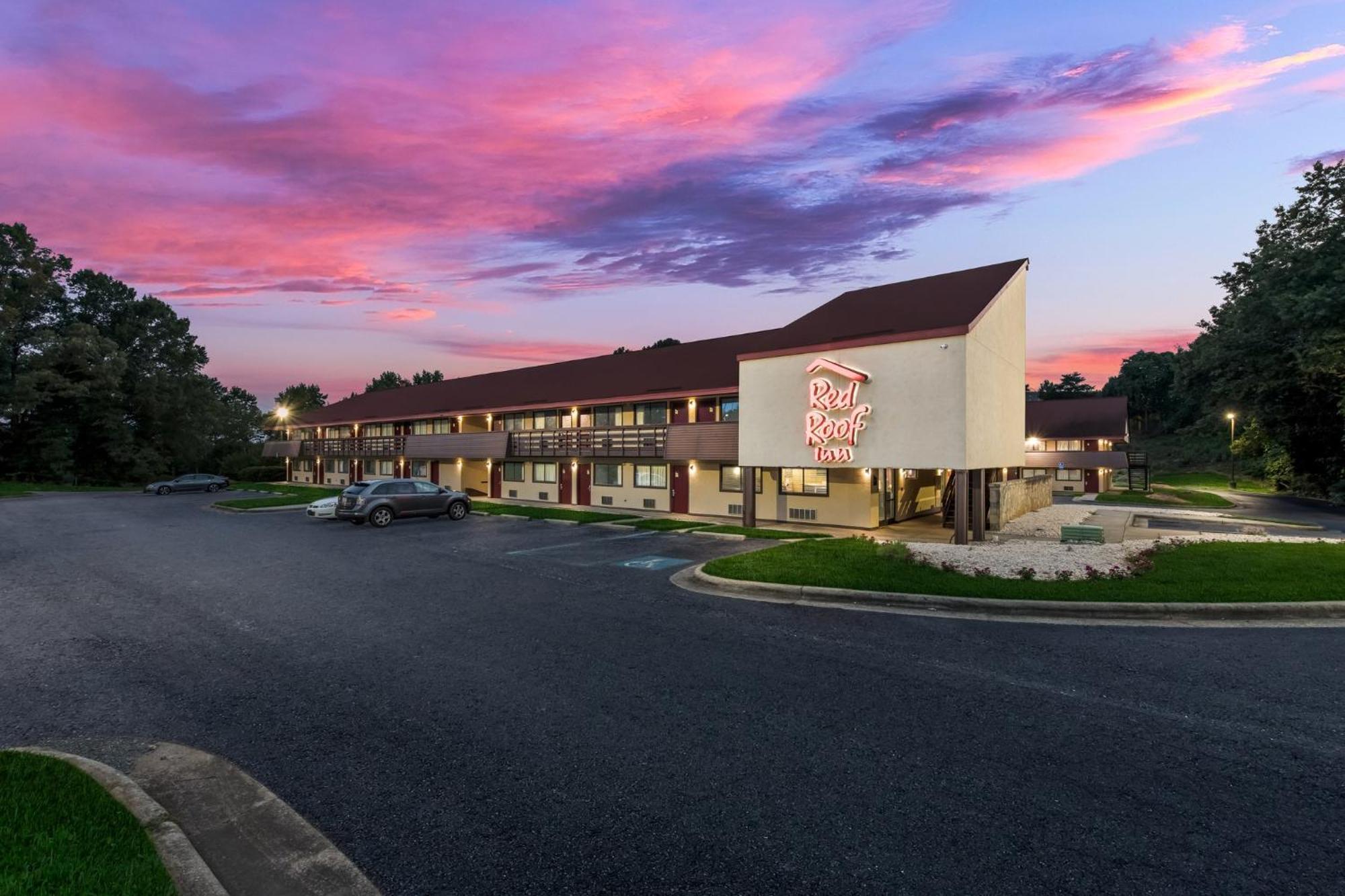 Red Roof Inn Hickory Bagian luar foto