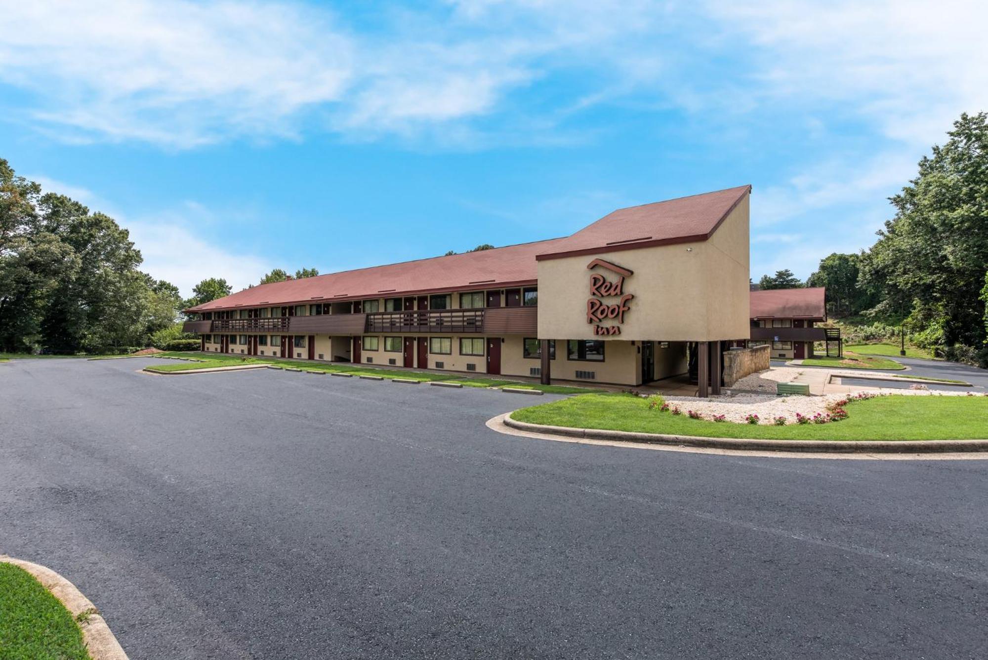 Red Roof Inn Hickory Bagian luar foto