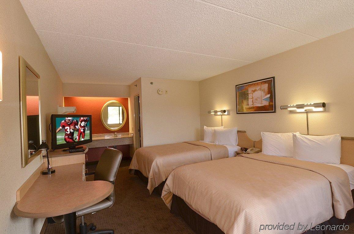 Red Roof Inn Hickory Bagian luar foto